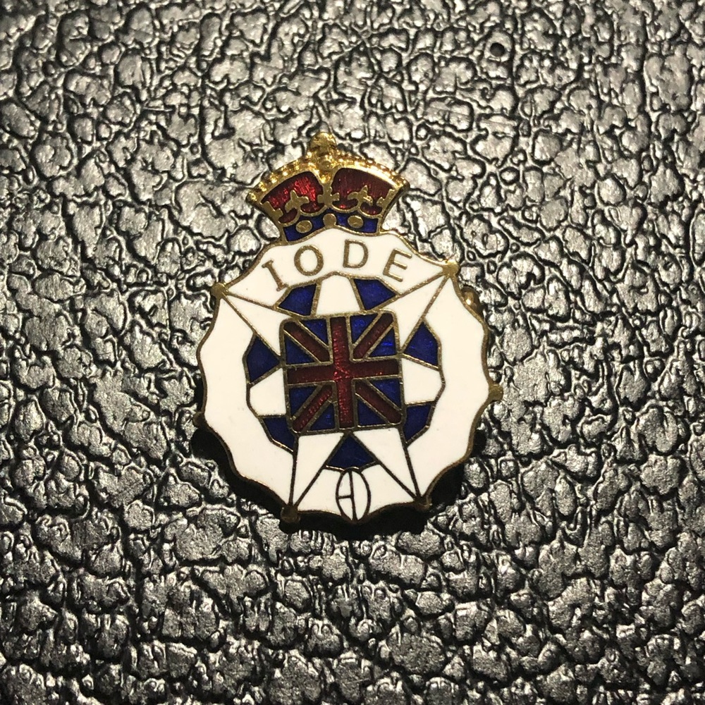 3/$20 Vintage birks IODE Canada Imperial order daughters of the empire pin